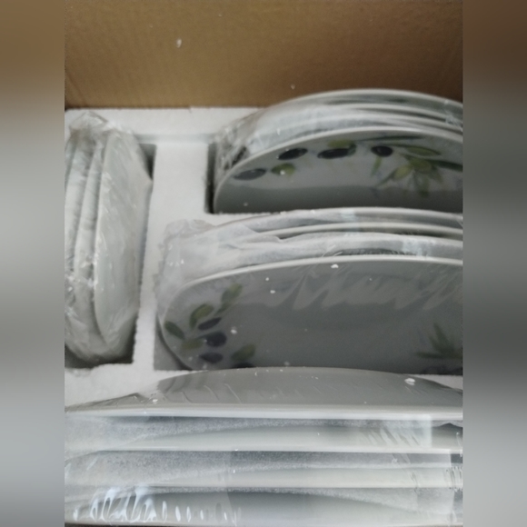 LORREN HOME TRENDSPorcelain 20 Piece Square Dinnerware Set Service for 4 - Picture 7 of 7